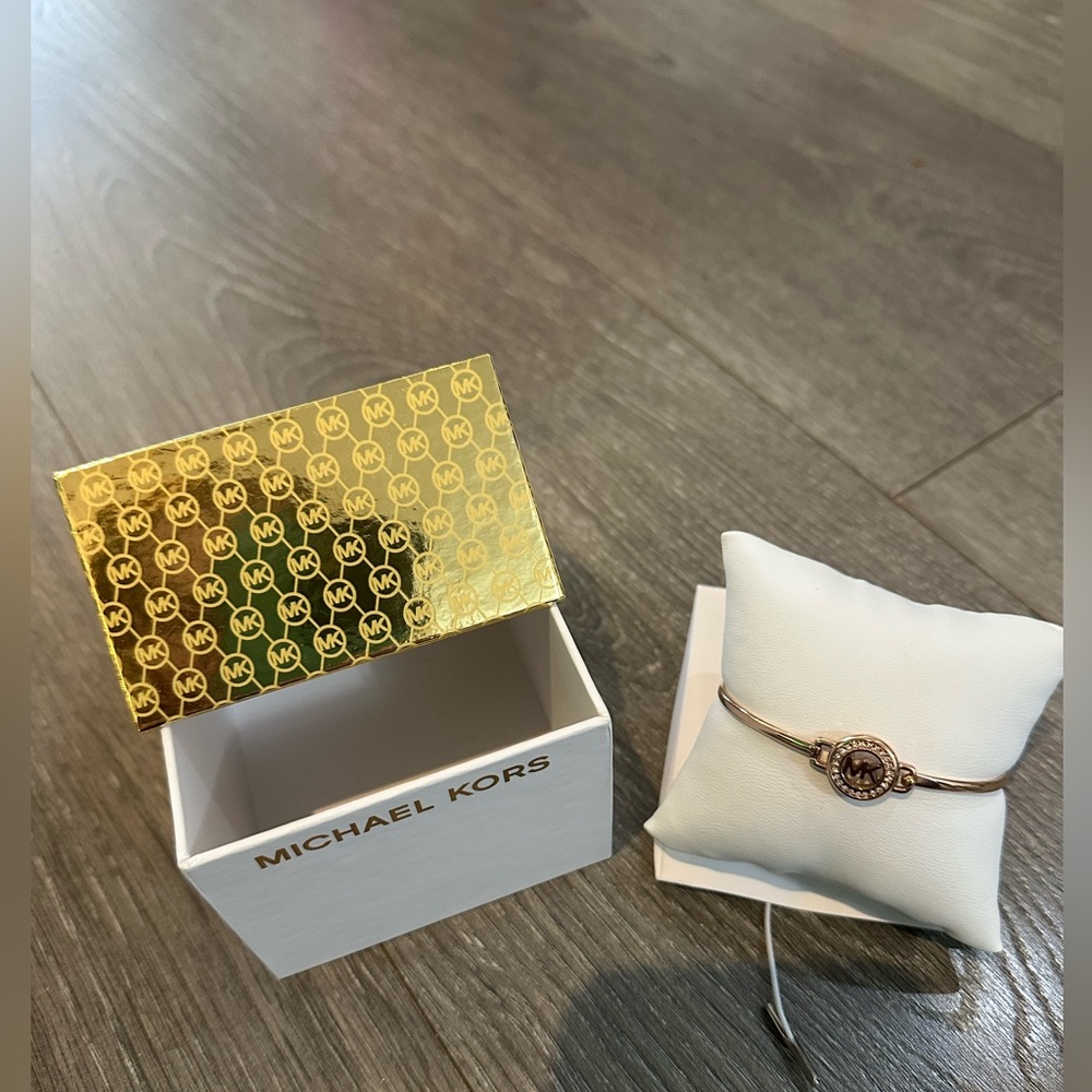 NIB Michael Kors Rose Gold Bracelet - Picture 2 of 4